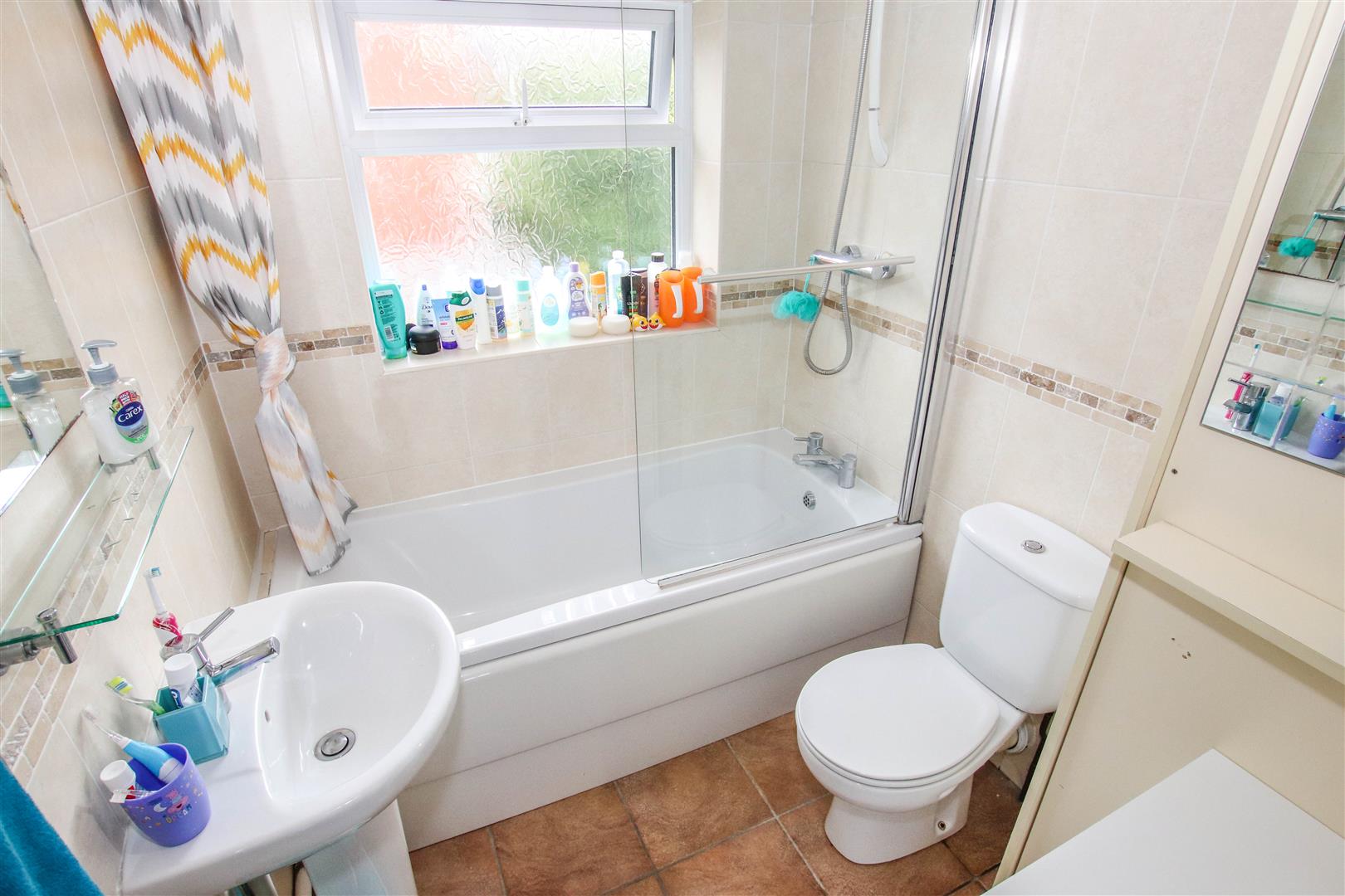 FIRST FLOOR BATHROOM